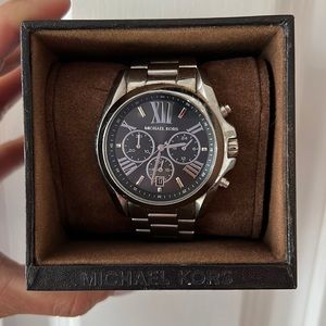 MICHAEL KORS SILVER / BLACK FACE OVERSIZED WATCH - with adjustable links